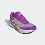 Championes de running Adidas Duramo SL 2 en color violeta con detalles en naranja y plateado. Presentan un exterior de malla técnica, cierre de cordones y tecnología de amortiguación LIGHTMOTION para mayor confort durante el entrenamiento.