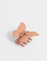 Broche para el pelo color rosa claro con forma de mariposa.