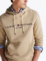 Buzo con capucha Tommy Hilfiger color beige, con logo bordado en el pecho y cordones con extremos distintivos.