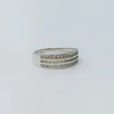 Anillo de plata 925 con tres hileras de circonias.