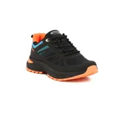 Zapatillas casuales water resistant, en combinación de negro, azul y naranja, con suela antideslizante.