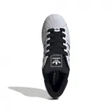 Championes Adidas Superstar II, color blanco con detalles en negro.