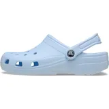 Zuecos Crocs Classic color lila, livianos, frescos y cómodos, con orificios de ventilación y correa trasera ajustable.