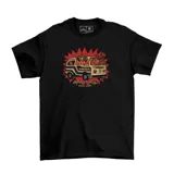 Remera negra de algodón con estampa de una combi en llamas.
