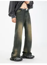 Pantalón de jean unisex, color negro con efecto desgastado y lavado. Corte Oxford (acampanado) con pinzas en los tobillos y elástico en la parte trasera de la cintura.