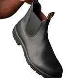Botas de cuero negro con elástico en los costados y diseño clásico, ideales para uso diario.