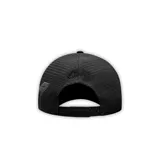 Gorro de béisbol negro con visera curva y paneles traseros de malla. Presenta un logo ovalado con un diseño abstracto en relieve en el panel frontal.