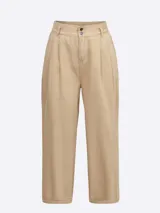 Pantalón color beige de corte ancho y tiro alto, con pinzas delanteras.