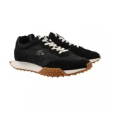 Championes Lacoste L-Spin Deluxe 3.0 negros con detalles en gamuza, logo de la marca en el lateral, cordones blancos y suela texturizada marrón.