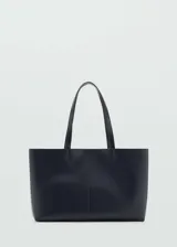 Bolso tipo tote de cuero sintético color azul marino, con doble asa corta y cierre magnético.