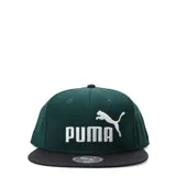 Gorra Puma color verde con visera plana negra y logo bordado en blanco.