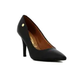Zapato de tacón alto de punta fina color negro, de diseño elegante y sofisticado.