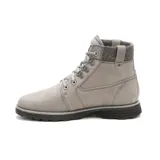 Bota de cuero color gris claro, con cordones y suela de goma negra. Cuenta con tecnología impermeable y plantilla de espuma EVA para mayor confort.