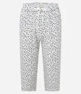 Conjunto de pijama femenino de dos piezas: blusa de mangas cortas y pantalón capri, ambos con estampa floral y detalle de satén.