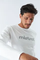 Remera básica de algodón color blanco con logo estampado en el frente, de manga larga y escote redondo.