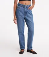 Pantalón mom jeans de tiro alto con cinturón con hebilla.