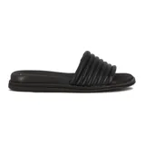 Sandalia baja de color negro con faja ancha y suela baja, ideal para uso diario.