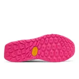 Zapatillas de trail running para dama, con suela Vibram® Megagrip y tecnología Fresh Foam X para máxima amortiguación y comodidad.