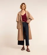 Pantalón wide leg de jeans con elastano, de tiro medio, con bolsillos delanteros y traseros.
