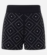 Mono corto strapless negro con estampado geométrico en blanco y bolsillos laterales.