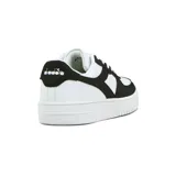 Championes Diadora Champion Spitfire II, color blanco con detalles en negro.