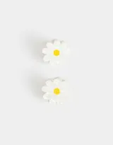 Set de dos broches para el pelo con forma de margarita, hechos de resina blanca con centro amarillo.