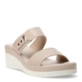 Sandalias de mujer Lady Confort HAYS color beige, con dos tiras, plataforma y suela blanca.