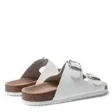 Sandalias blancas con dos tiras ajustables con hebilla metálica, plantilla de corcho y suela blanca.