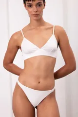 Soutien triángulo blanco de algodón suave con certificación Oeko-Tex.