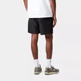 Short de baño negro Carhartt WIP, con logo bordado en color dorado en la pierna izquierda.