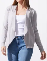 Cardigan tejido color beige, marca Vila Milano, con frente abierto y mangas largas.