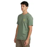 Remera verde con logo de Volcom estampado en el pecho.