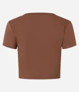 Remera deportiva cropped azul marino, confeccionada en microfibra suave, con escote cuadrado y mangas cortas.