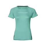 Remera de entrenamiento para mujer, de tejido técnico, con elementos reflectantes para mayor visibilidad en condiciones de poca luz.