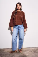 Sweater blanco de algodón con textura calada y mangas 3/4.