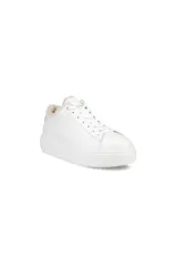 Zapatillas blancas con plataforma, diseño minimalista y forro suave.
