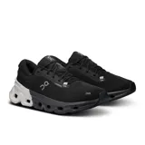 Championes de running On Running Cloudflyer 5, color negro con detalles en blanco.