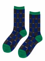 Medias de nailon traslúcido con diseño a cuadros en azul y negro, puño, talón y puntera en verde.