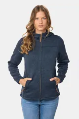 Campera de color azul con capucha, diseño moderno y cierre frontal.