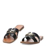 Sandalias Bottero tipo slide color negro, con detalle metálico dorado.