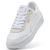 Championes Puma CA Match Court para mujer, color blanco con detalles en rosa y logo dorado.