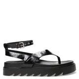 Sandalia negra con pulsera al tobillo y plataforma con suela dentada.