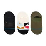 Zapato mocasín negro con detalle de hebilla y suela gruesa.