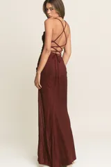 Vestido largo de fiesta color bordó con lurex y breteles finos.