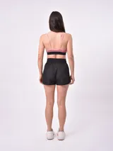 Short deportivo color rosa con cintura elastizada.