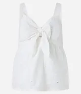 Blusa blanca sin mangas confeccionada en laise con escote corazón, lazo en el busto, tirantes medianos con elásticos, lastex en la espalda y bordados.