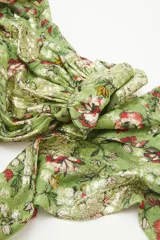 Pañuelo largo y angosto de jacquard estampado con detalles en lurex.