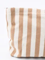 Necesser de tela a rayas verticales color beige y blanco.