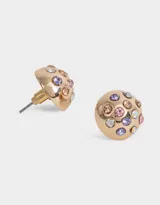 Par de aros pasantes dorados con forma redonda y strass de colores.