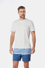 Short de baño azul con rayas horizontales en verde agua y amarillo. Cintura elástica con cordón ajustable, bolsillos laterales y suspensor de malla fina.